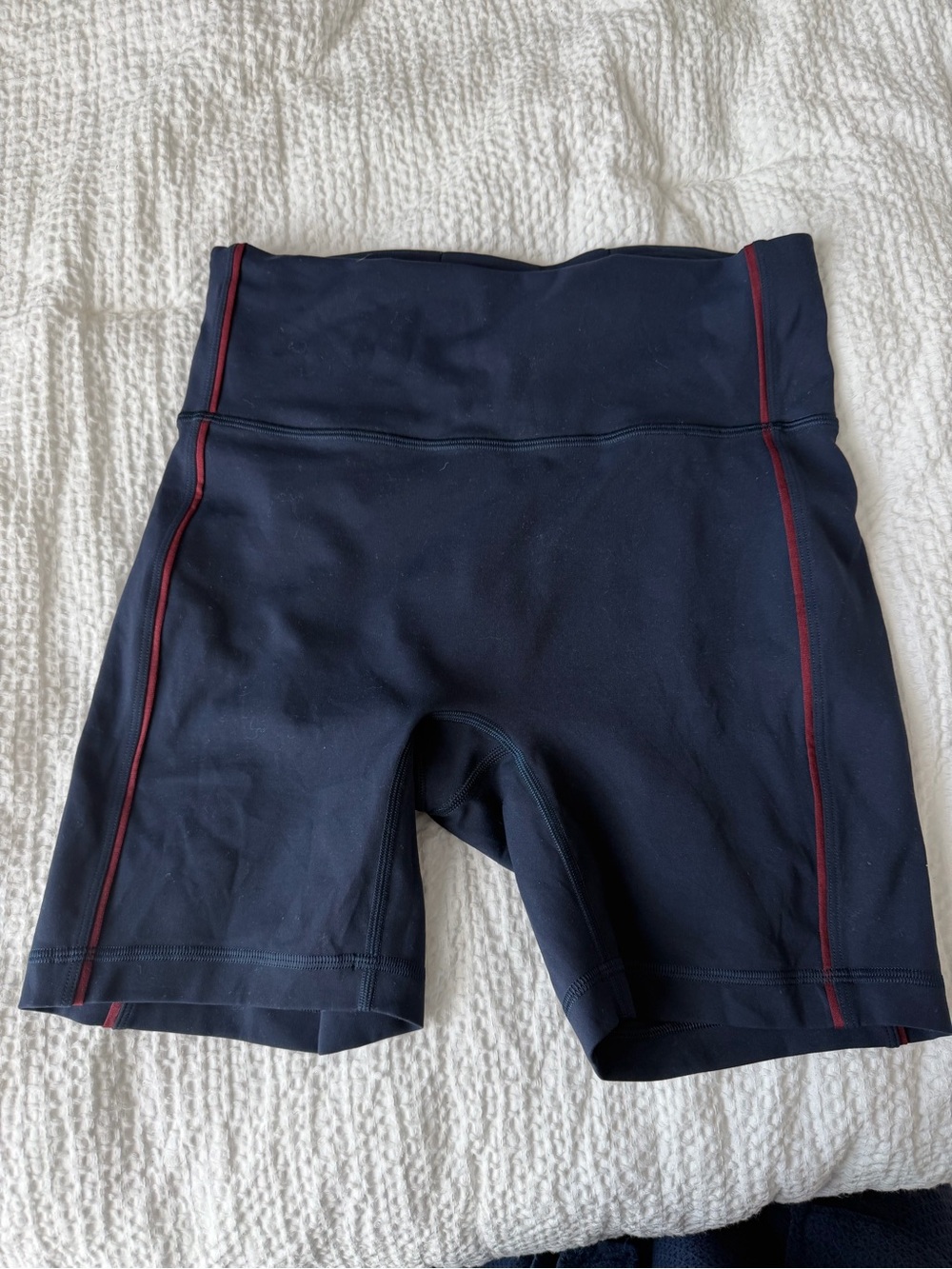 lululemon athletica Navy wunder train 6” shorts